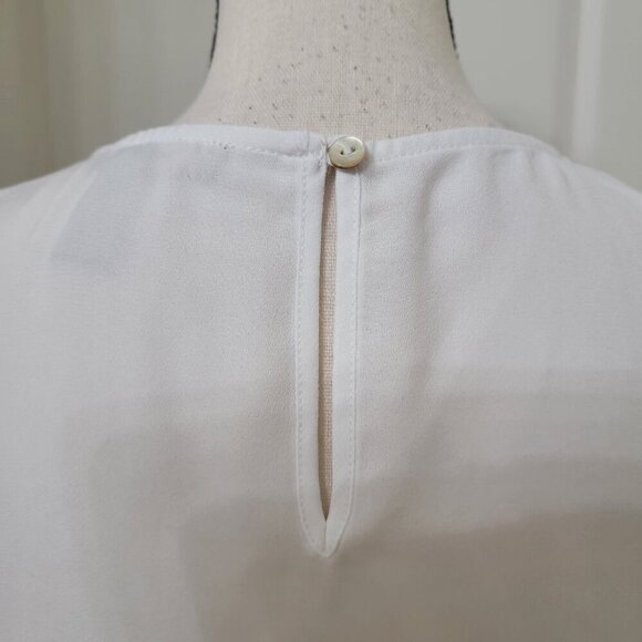 Forever 21 Size XS White Flutter Sleeve Blouse, Excellent Used Condition - Picture 4 of 11